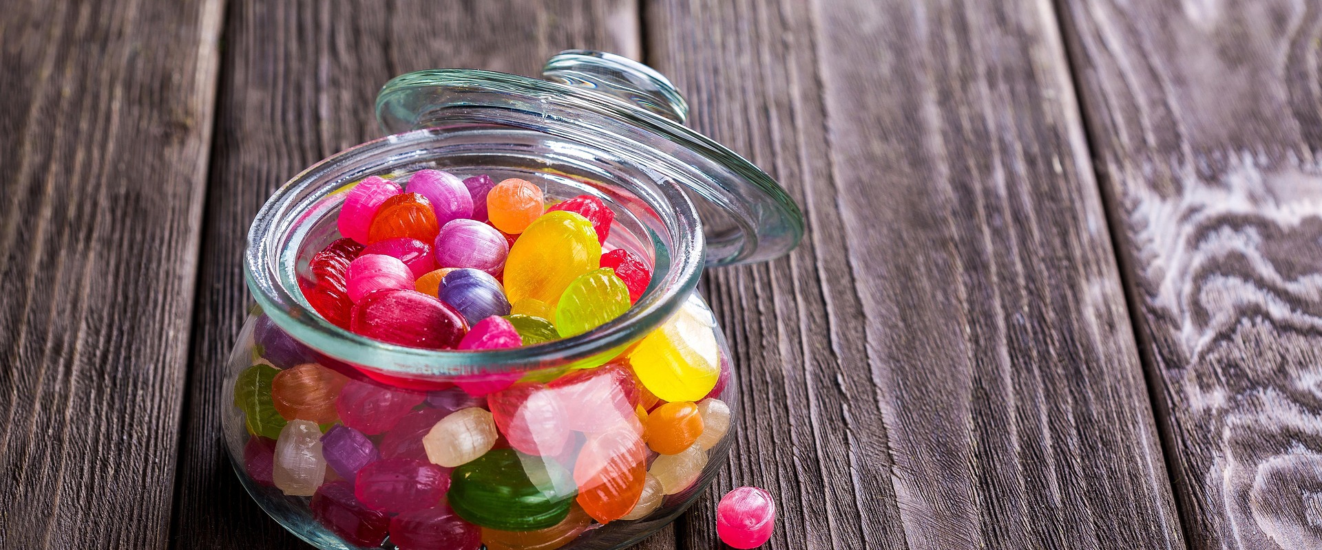 a glass jar of boiled sweets