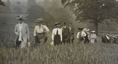 GA field trip to Leith Hill, showing long line of geologists many of whom are women