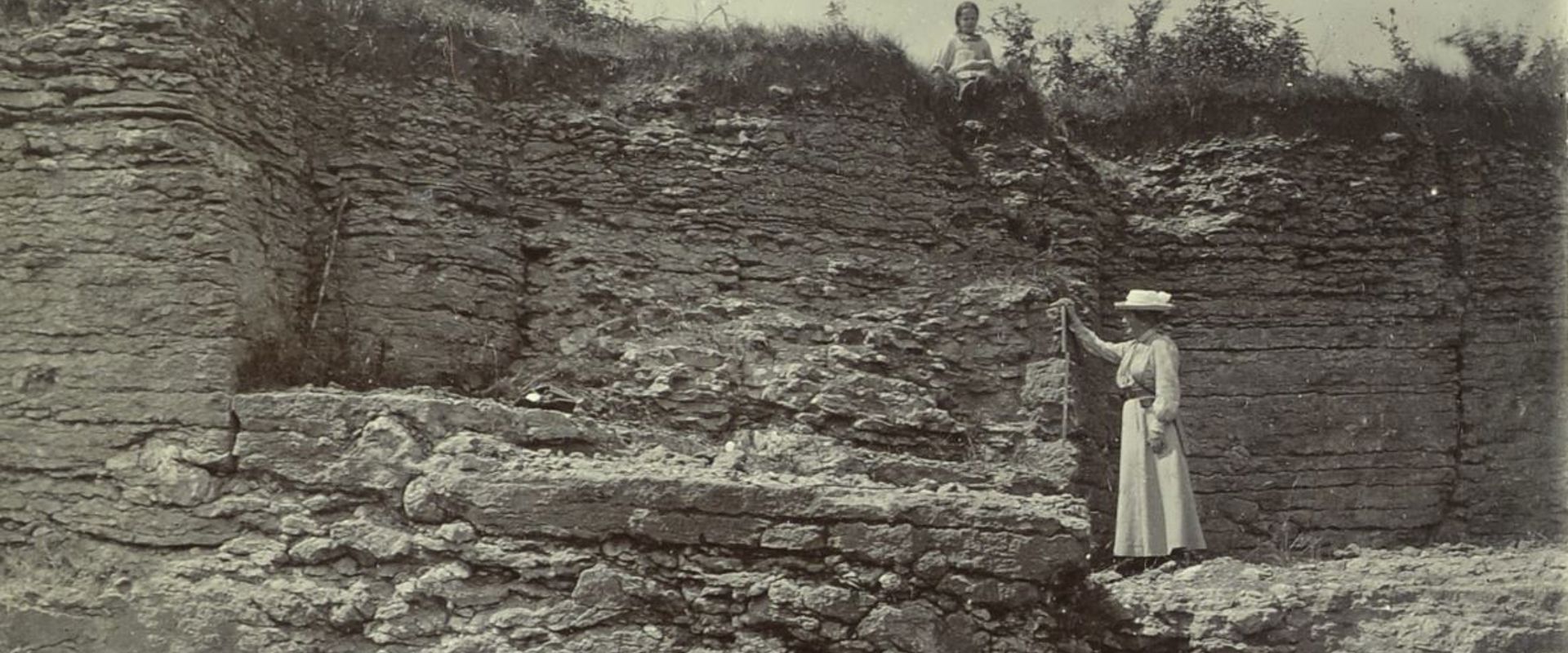 Margaret Crosfield investigating the ballstone structure of Wenlock Limestone in a quarry in Shropshire, 1914.